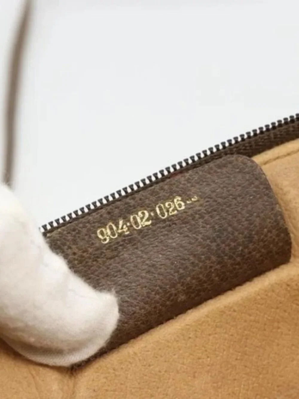 Gucci brand	gucci color	beige